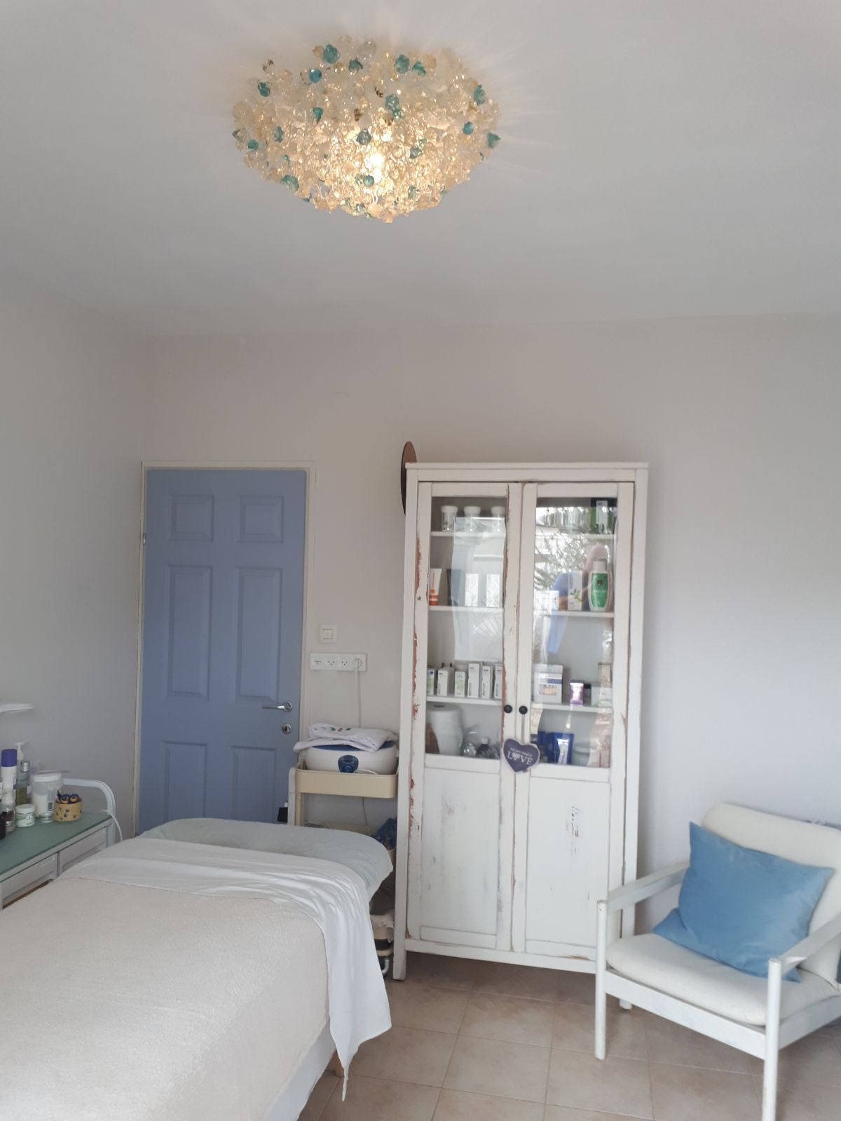Flush mount ceiling light - clear and turquoise flowers, elegant ceiling mount light for kitchen, living room or Dining Room.