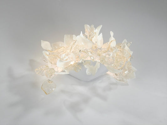 Floral Resin Wall Sconce: Modern White Flower Light